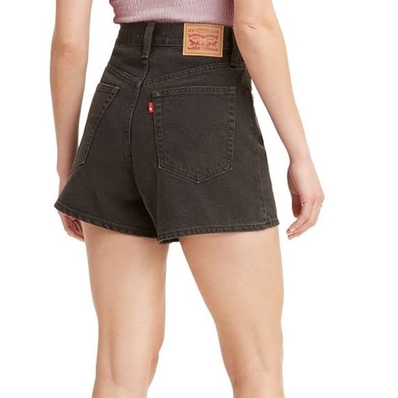 Levi High Wasted Mom Shorts - Picture 2 of 4